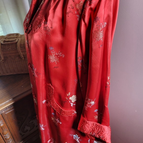 VINTAGE ASIAN PRINT RAYON RED SATIN LONG JACKET - Picture 8 of 11